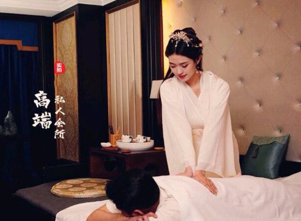 前天我在三亚一家养生会所，帮助你的身体慢慢放松